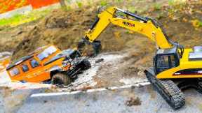 RC Cars Water and Mud Racing Excavator Truck at work