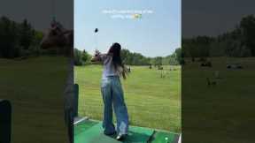 my friend is like “look at the ball the whole time”🤣 #golfing #golf #relatable #firsttime #golftok