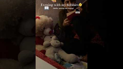 *EVENING* with my hobbies 🌼 (Netflix 💻, Painting 🎨 and reading 📖) #bankerslife