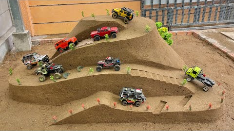  RC Cars vs Extreme Mountain Climb – So Many Crashes! 😱