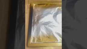 How I transformed my old black picture frame to Gold #shorts #diy #youtubeshorts 🖼️⚜️